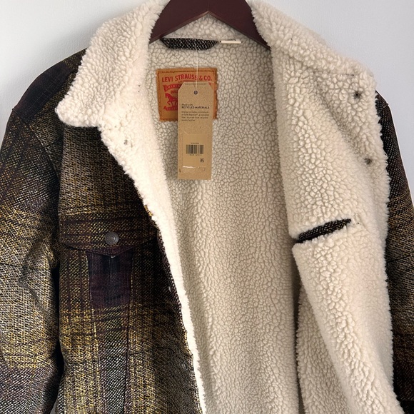 NWT men’s Levi’s flannel and sherpa trucker jacket. - Picture 2 of 5